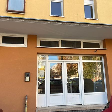 Centrum Apartman Kaposvar Bagian luar foto