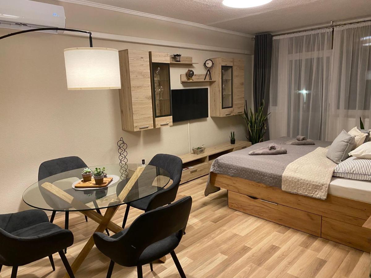 Centrum Apartman Kaposvar Bagian luar foto